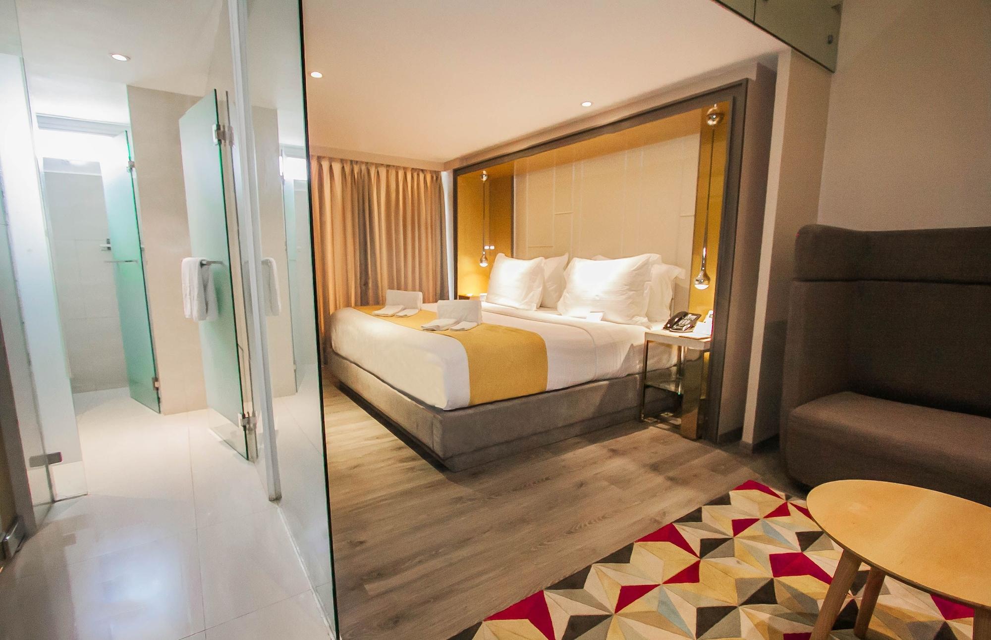 โณงแรมเอกซ์วายแซด Hotel ตาโคลบัน ภายนอก รูปภาพ