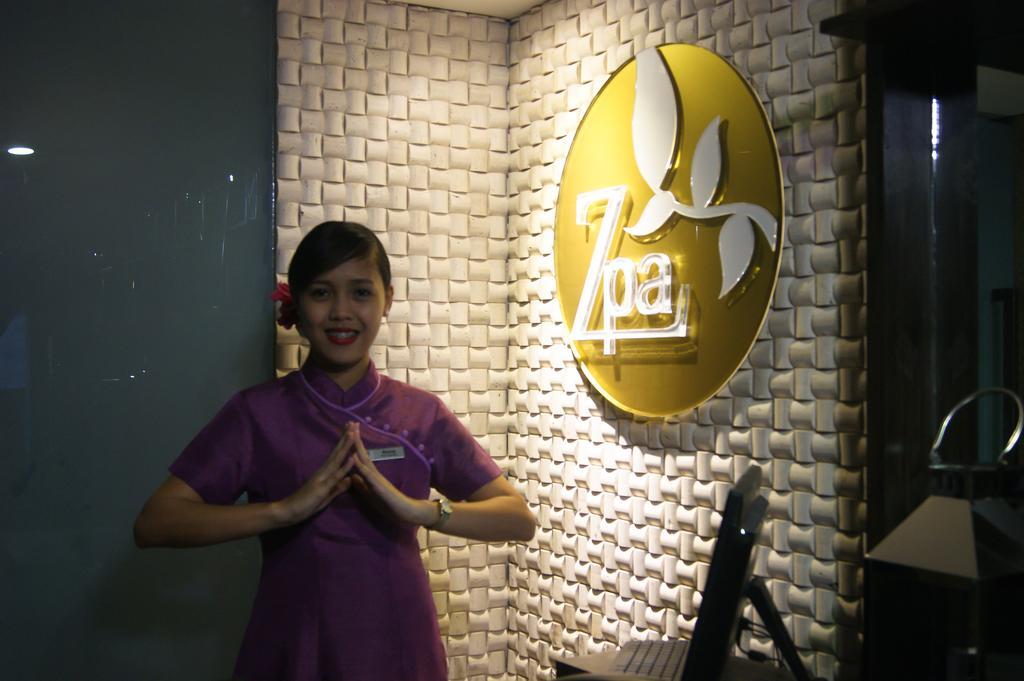 โณงแรมเอกซ์วายแซด Hotel ตาโคลบัน ภายนอก รูปภาพ