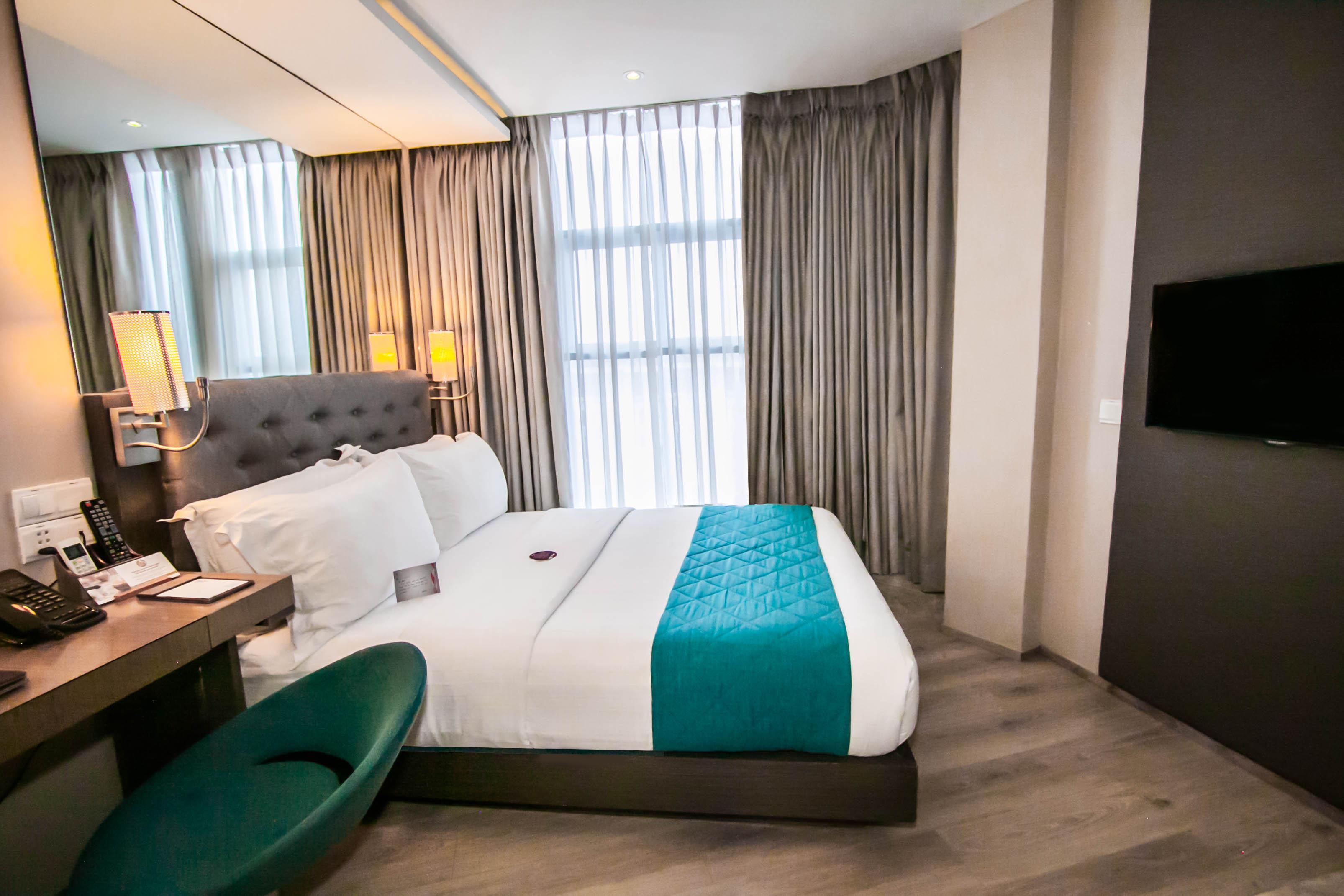 โณงแรมเอกซ์วายแซด Hotel ตาโคลบัน ภายนอก รูปภาพ