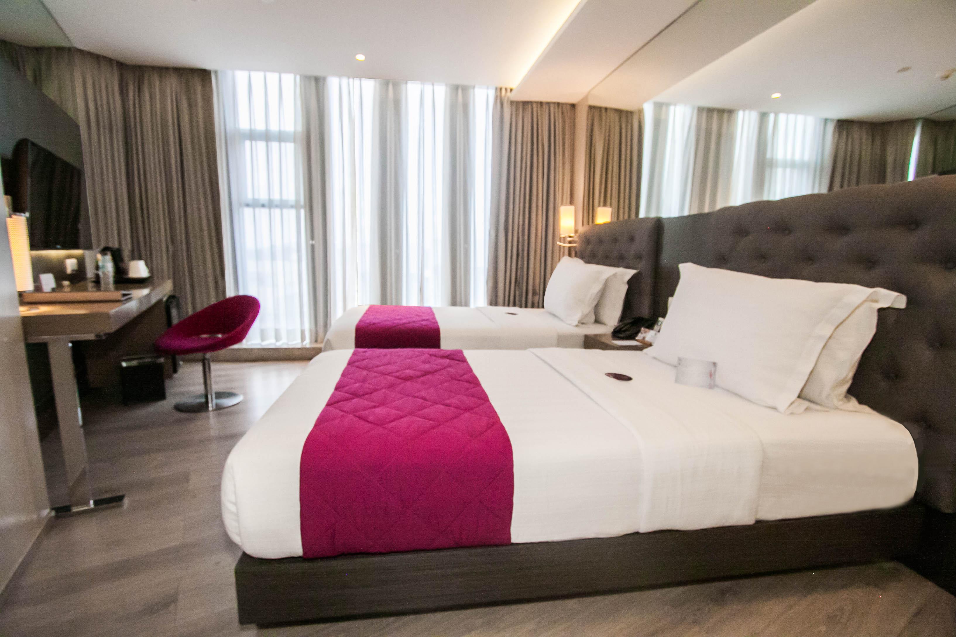 โณงแรมเอกซ์วายแซด Hotel ตาโคลบัน ภายนอก รูปภาพ