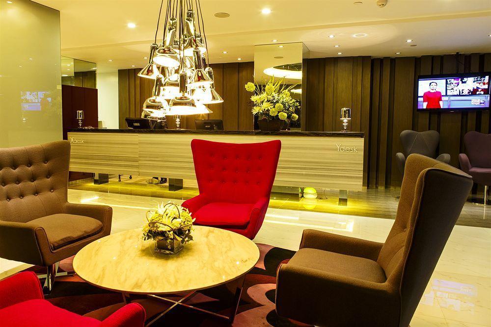 โณงแรมเอกซ์วายแซด Hotel ตาโคลบัน ภายนอก รูปภาพ