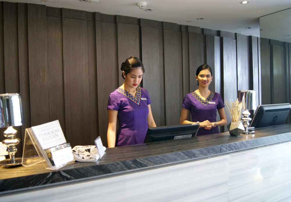 โณงแรมเอกซ์วายแซด Hotel ตาโคลบัน ภายนอก รูปภาพ