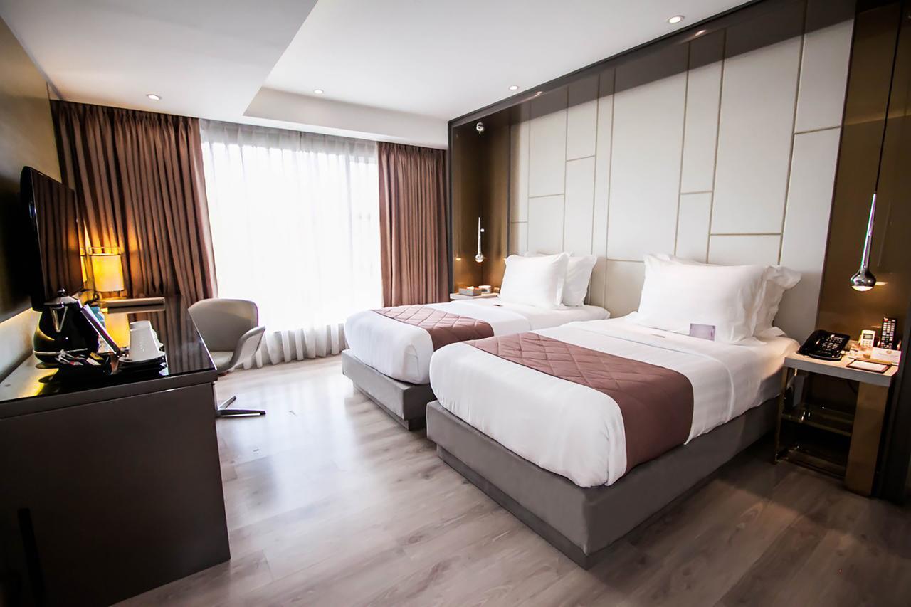 โณงแรมเอกซ์วายแซด Hotel ตาโคลบัน ภายนอก รูปภาพ