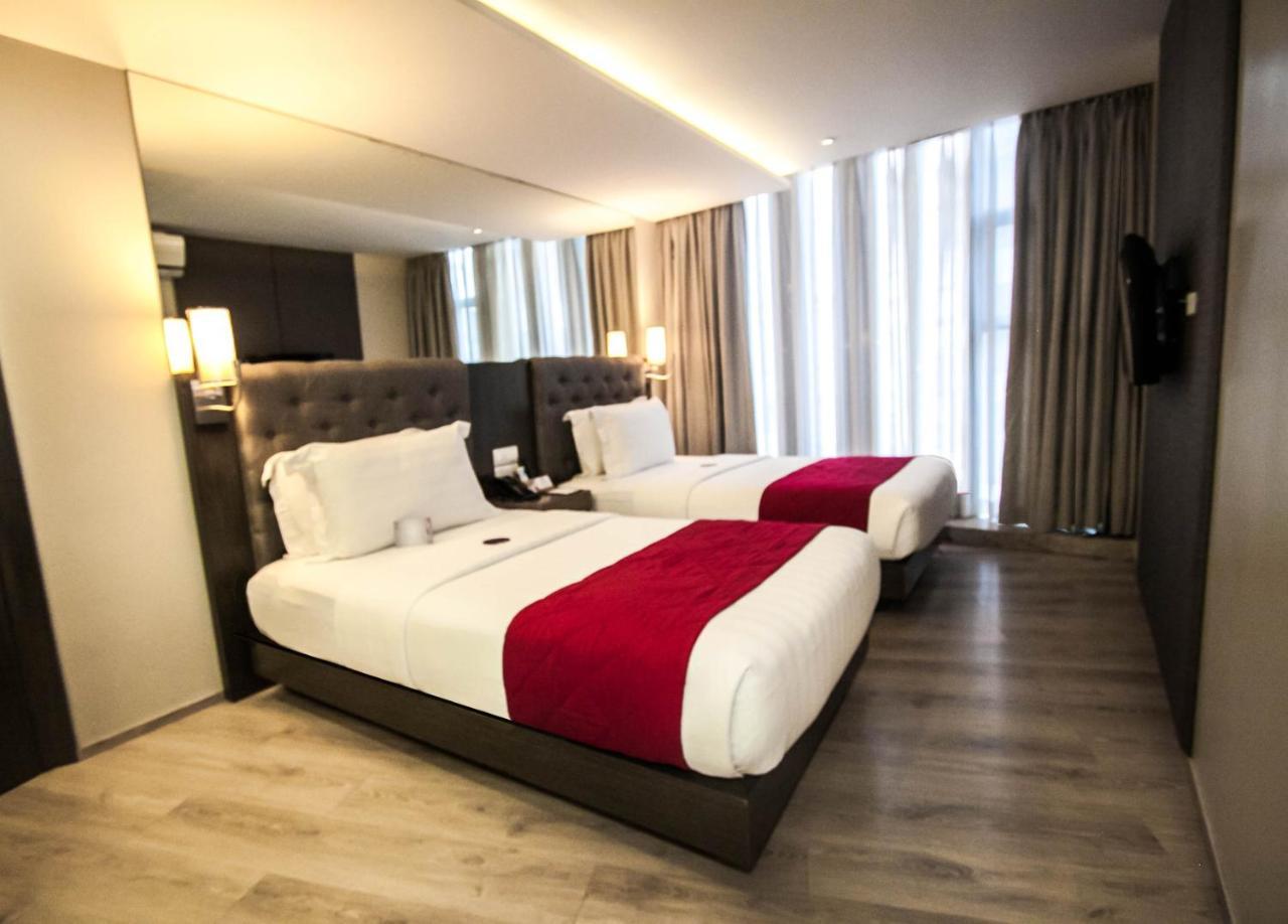 โณงแรมเอกซ์วายแซด Hotel ตาโคลบัน ภายนอก รูปภาพ